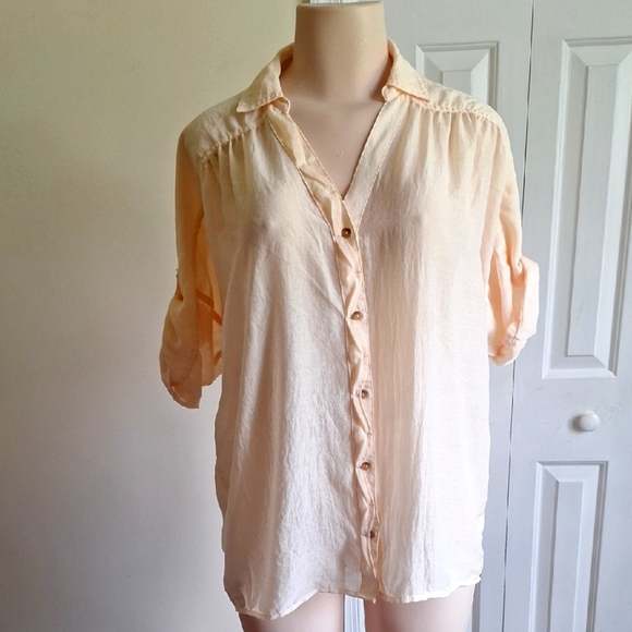 3/$20 Express Beige Button-Down Shirt Size M - Picture 1 of 9